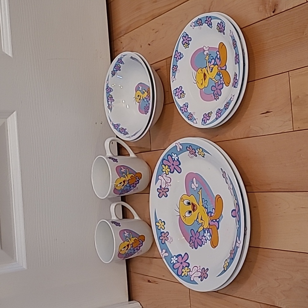 Gibson Looney Tunes tweety bird hearts/flowers plates, bowls, and mugs